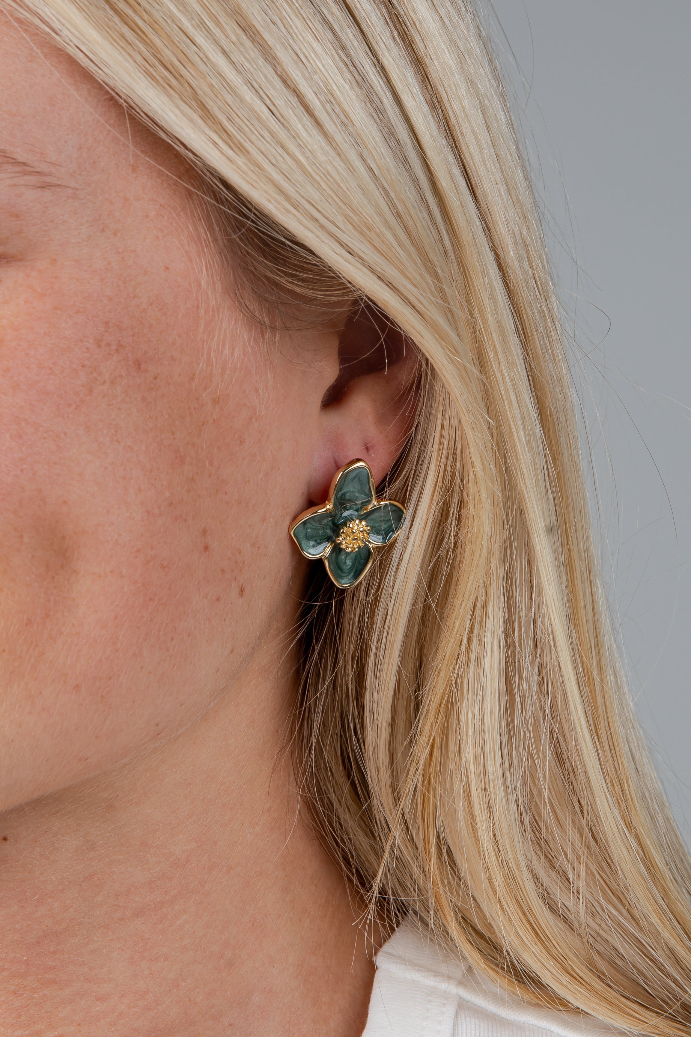 Nora Dark Green Flower Earrings